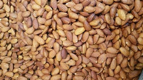 تصویر 2 از بادام درختی تبریز مغز پرانرژی تازه